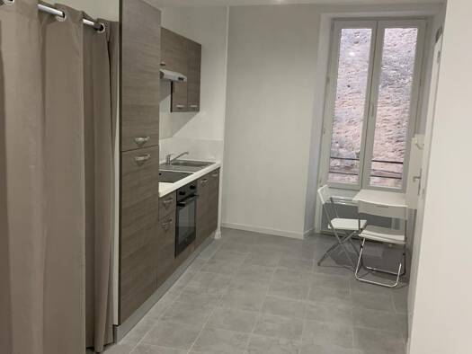 Appartement à louer 365 € 1 pièce 22 m² 1er étage Bagnols sur Ceze 30200