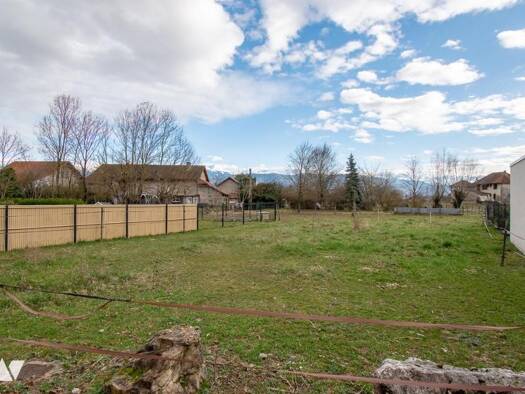 Terrain constructible viabilisé à vendre 175 000 € 341 m² de terrain Porte-de-Savoie 73800
