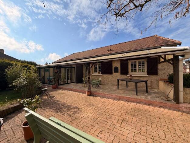 Maison à vendre 329 000 € 6 pièces 3 chambres 137 m² 558 m² de terrain Juziers 78820