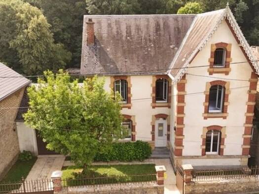 Maison à vendre 258 000 € 8 pièces 4 chambres 228 m² 1 743 m² de terrain Haraucourt 08450