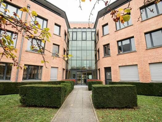 Espace bureau à vendre 170 000 € 90 m² de bureaux divisible de 45 m² à 1 m² Évry-Courcouronnes 91080