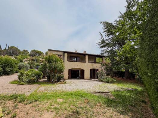 Maison de plain-pied à vendre 374 000 € 5 pièces 4 chambres 140 m² 919 m² de terrain Gréoux-les-Bains 04800