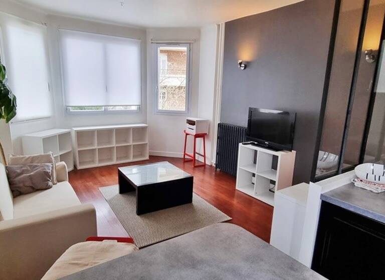 Appartement à louer 1 300 € 2 pièces 1<br/>chambre 51 m²<br/>superficie 2/8<br/>étage St Cloud 92210