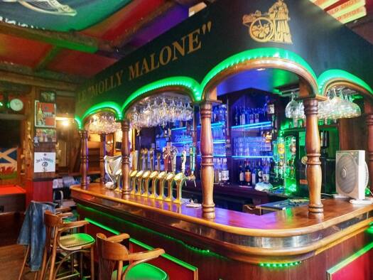 Bar / Café à vendre Fonds de commerce 84 800 € 76 m² d'espace de restauration Fougères 35300