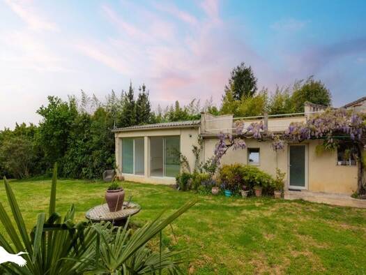 Maison de plain-pied à vendre 239 000 € 7 pièces 3 chambres 215 m² 3 340 m² de terrain Nord Condom 32100