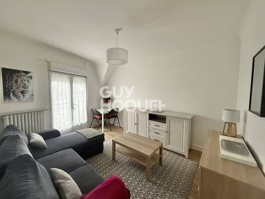 Appartement à louer 940 € 2 pièces 1 chambre 32 m² Étage 2/2 Petit Robinson L'Haÿ-les-Roses 94240