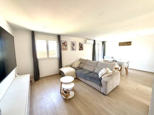 Appartement à vendre 218 000 € 3 pièces 2 chambres 65 m² Étage 2/2 Avenue de Marseille-Liourat Vitrolles 13127