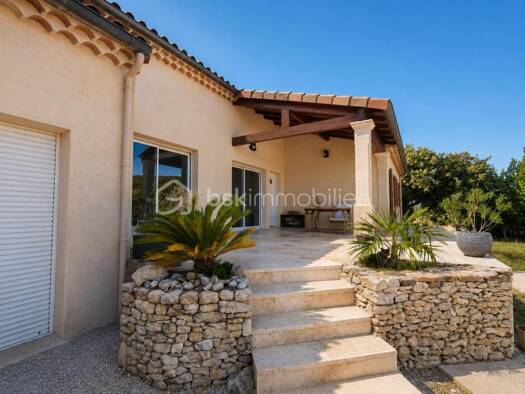 Maison de plain-pied à vendre 340 000 € 5 pièces 4 chambres 115 m² 1 120 m² de terrain Saint-Montan 07220