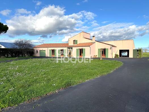 Maison à vendre 358 000 € 8 pièces 4 chambres 184 m² 4 320 m² de terrain Charron 17230