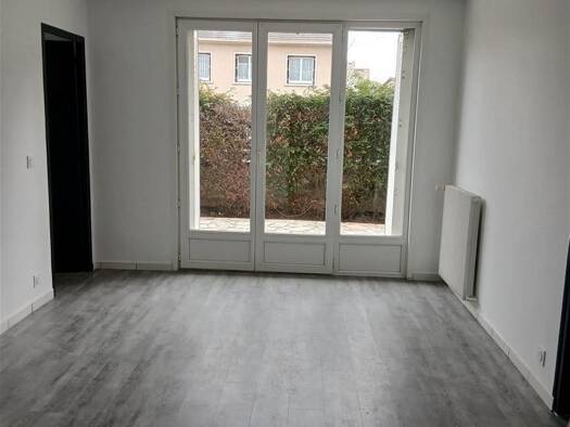 Appartement à louer 840 € 2 pièces 1 chambre 37 m² RDC/4 Livry-Gargan 93190