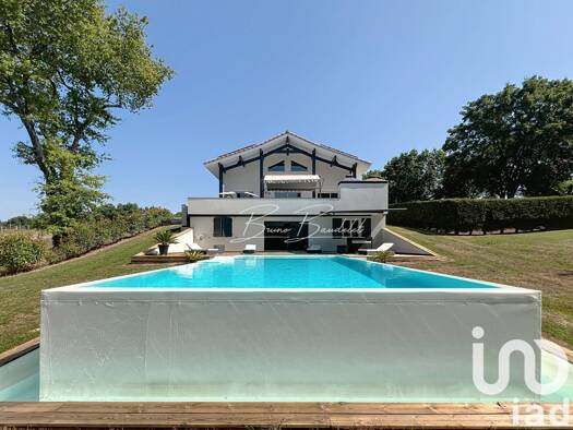Maison à vendre 672 000 € 5 pièces 3 chambres 175 m² 4 232 m² de terrain Créon 33670