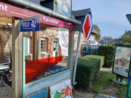 Bar / Café à vendre Fonds de commerce 290 000 € 200 m² d'espace de restauration Quiberville-sur-Mer 76860