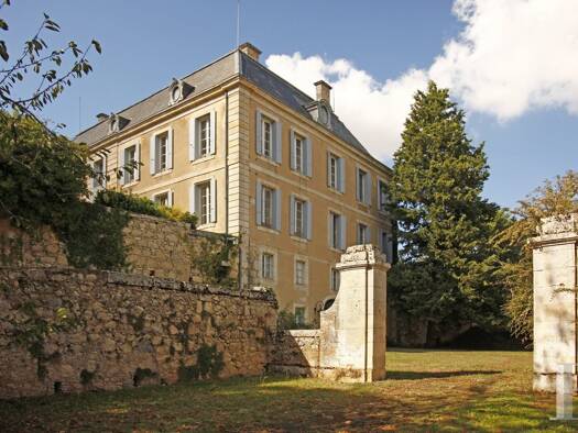 Château à vendre 1 490 000 € 16 pièces 7 chambres 650 m² 77 996 m² de terrain Lectoure 32700