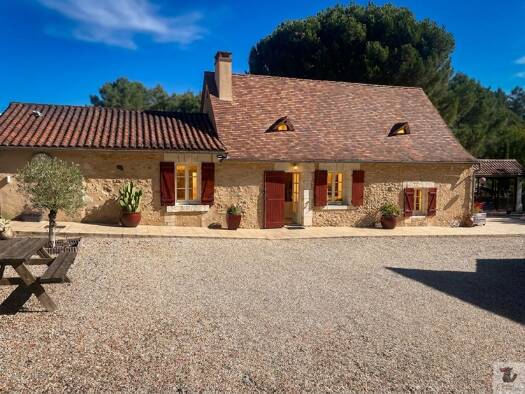 Maison à vendre 347 000 € 3 pièces 1 chambre 105 m² 10 743 m² de terrain Issac 24400