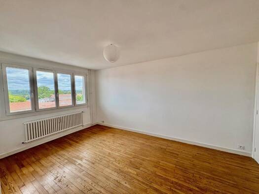 Appartement à louer 550 € 2 pièces 1 chambre 45 m² 4ème étage Centre Ville Le Coteau 42120