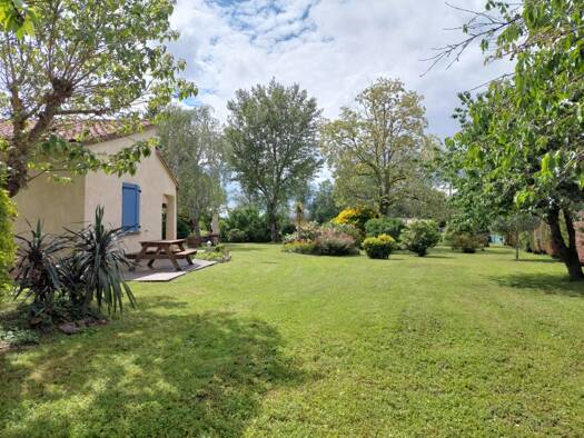 Maison de plain-pied à vendre 446 000 € 5 pièces 3 chambres 128 m² 12 238 m² de terrain Lavernose-Lacasse 31410
