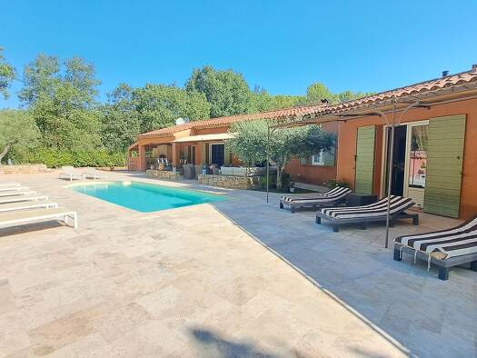 Maison de plain-pied à vendre 855 750 € 5 pièces 4 chambres 240 m² 1 500 m² de terrain Saint-Antonin-du-Var 83510