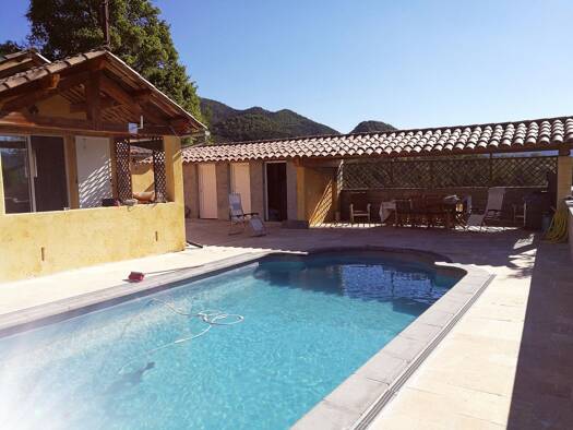 Villa à vendre 390 000 € 6 pièces 4 chambres 165 m² 740 m² de terrain Saint-Pierre 06260