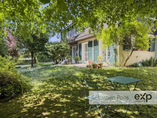 Maison à vendre 725 000 € 8 pièces 6 chambres 230 m² 888 m² de terrain Chavenay 78450