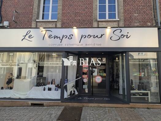 Local commercial avec bail commercial 1 372 € 294 m² de surface de vente Sud Ouest Gaillon 27600