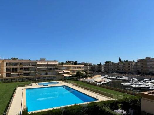 Appartement à louer 1 250 € 2 pièces 1 chambre 45 m² Étage 2/4 Le Cottage Mandelieu-la-Napoule 06210