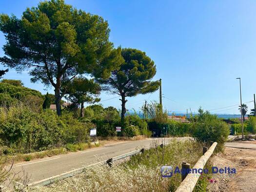Terrain constructible viabilisé à vendre 800 000 € 880 m² de terrain Giens Hyères 83400