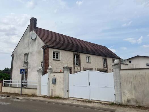 Maison à vendre 255 000 € 6 pièces 4 chambres 152,42 m² 662 m² de terrain Fleury-la-Vallée 89113