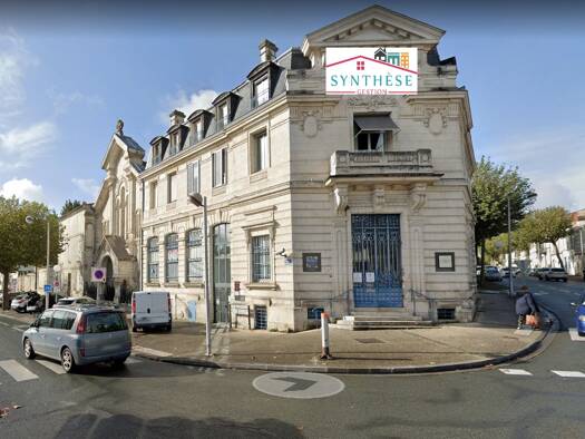 Local commercial à louer 2 127 € 142 m² de surface de vente Saintes 17100