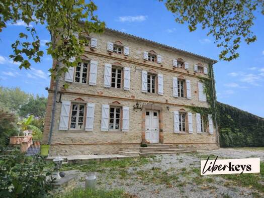 Maison à vendre 1 095 000 € 14 pièces 5 chambres 450 m² 30 000 m² de terrain Cadalen 81600