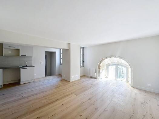 Duplex à louer 890 € 3 pièces 2 chambres 71,9 m² Étage 1/1 Zone Pietonne Avignon 84000