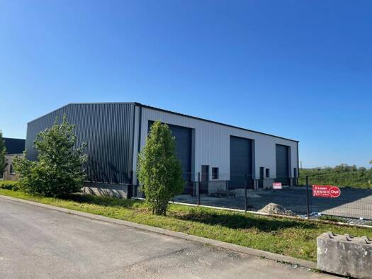 Parking à louer 1 000 € 150 m² Le Gua 17600