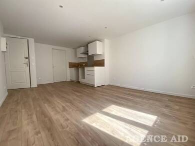 Appartement à louer 470 € 1 pièce 23,3 m² 2ème étage Signes 83870