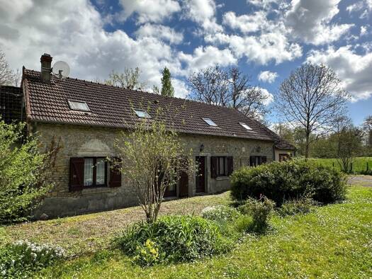 Maison de plain-pied à vendre 199 900 € 4 pièces 2 chambres 165 m² 2 339 m² de terrain Sarzay 36230