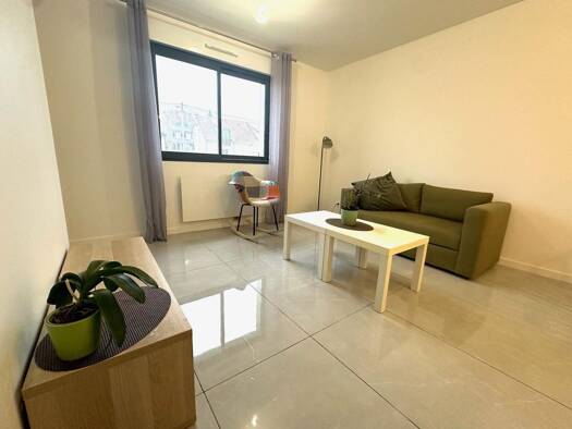 Appartement à louer 1 100 € 2 pièces 1 chambre 40 m² 1er étage Saintry-sur-Seine 91250