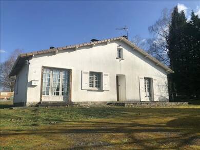 Maison de plain-pied à vendre 91 300 € 4 pièces 2 chambres 93 m² 1 762 m² de terrain St Jory de Chalais 24800