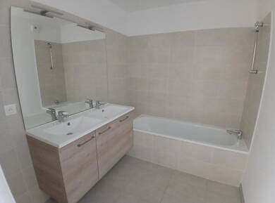 Appartement à louer 836 € 3 pièces 2 chambres 2ème étage Berliet-Gare-Garibaldi Saint-Priest 69800