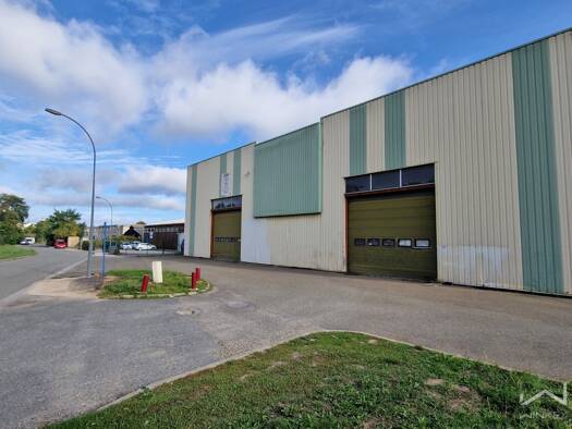 Entrepôt à louer 4 429 € 700 m² d'espace de stockage Centre-Entre Deux Gares Mantes-la-Ville 78711