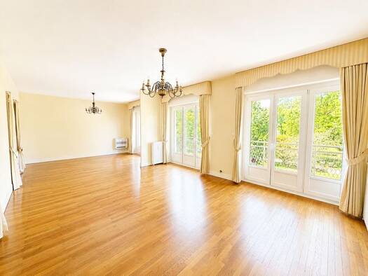 Appartement à vendre 170 000 € 5 pièces 3 chambres 165 m² Étage 1/15 Paris Roanne 42300