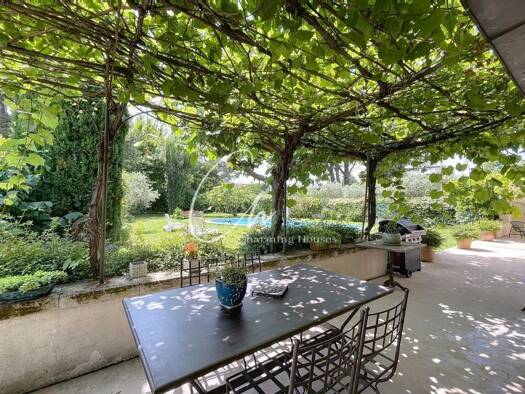 Maison à vendre 568 000 € 3 chambres 147 m² 1 451 m² de terrain Cabannes 13440