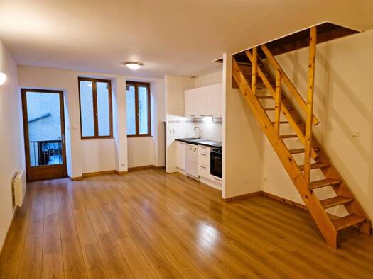 Duplex à vendre 116 000 € 3 pièces 2 chambres 73,7 m² Étage 1/2 Valgelon-La Rochette 73110