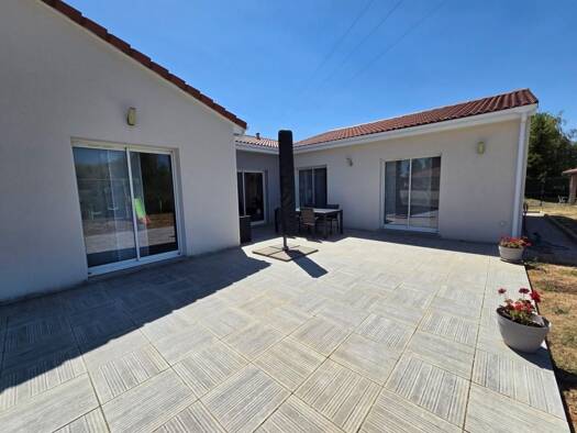 Maison de plain-pied à vendre 329 000 € 5 pièces 4 chambres 124 m² 1 077 m² de terrain Billom 63160