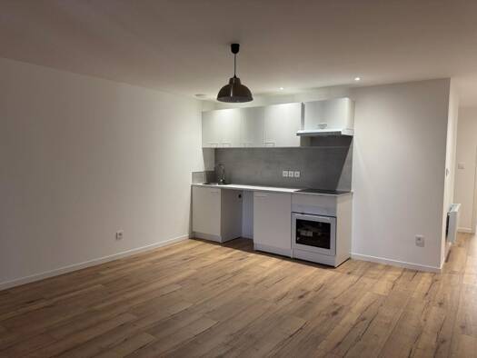 Appartement à louer 599 € 2 pièces 1 chambre 60 m² 2ème étage Centre Ville Mazamet 81200