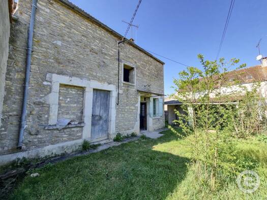 Maison à vendre 50 000 € 1 pièce 1 chambre 27 m² 169 m² de terrain Blannay 89200