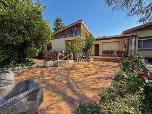 Maison de plain-pied à vendre 245 000 € 6 pièces 4 chambres 143 m² 2 315 m² de terrain Saint-Jean-du-Falga 09100