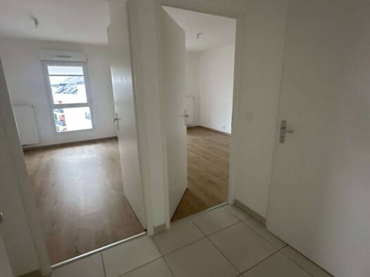 Appartement à louer 925 € 3 pièces 2 chambres 71,5 m² Étage 3/4 Bons-en-Chablais 74890