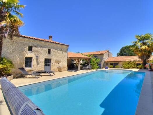 Maison à vendre 325 500 € 6 pièces 3 chambres 199 m² 4 080 m² de terrain Sainte-Ouenne 79220