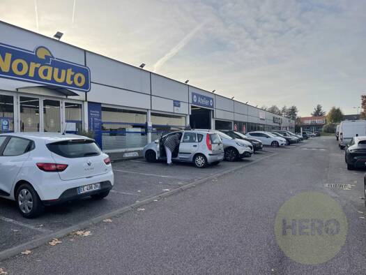 Local commercial à louer 26 000 € 170 m² de surface de vente La Queue-les-Yvelines 78940