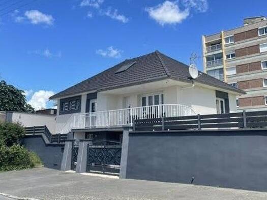 Pavillon à louer 970 € 4 pièces 3 chambres 124 m² 414 m² de terrain Bois Roullot Montceau-les-Mines 71300