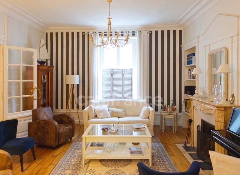 Maison à vendre 488 000 € 8 pièces 5<br/>chambres 180 m²<br/>superficie 210 m²<br/>terrain Quartier du Centre Le Mans 72000