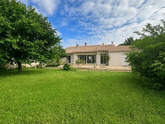 Maison à vendre 297 000 € 6 pièces 4 chambres 152 m² 1 280 m² de terrain Geoffroy Martel Saintes 17100